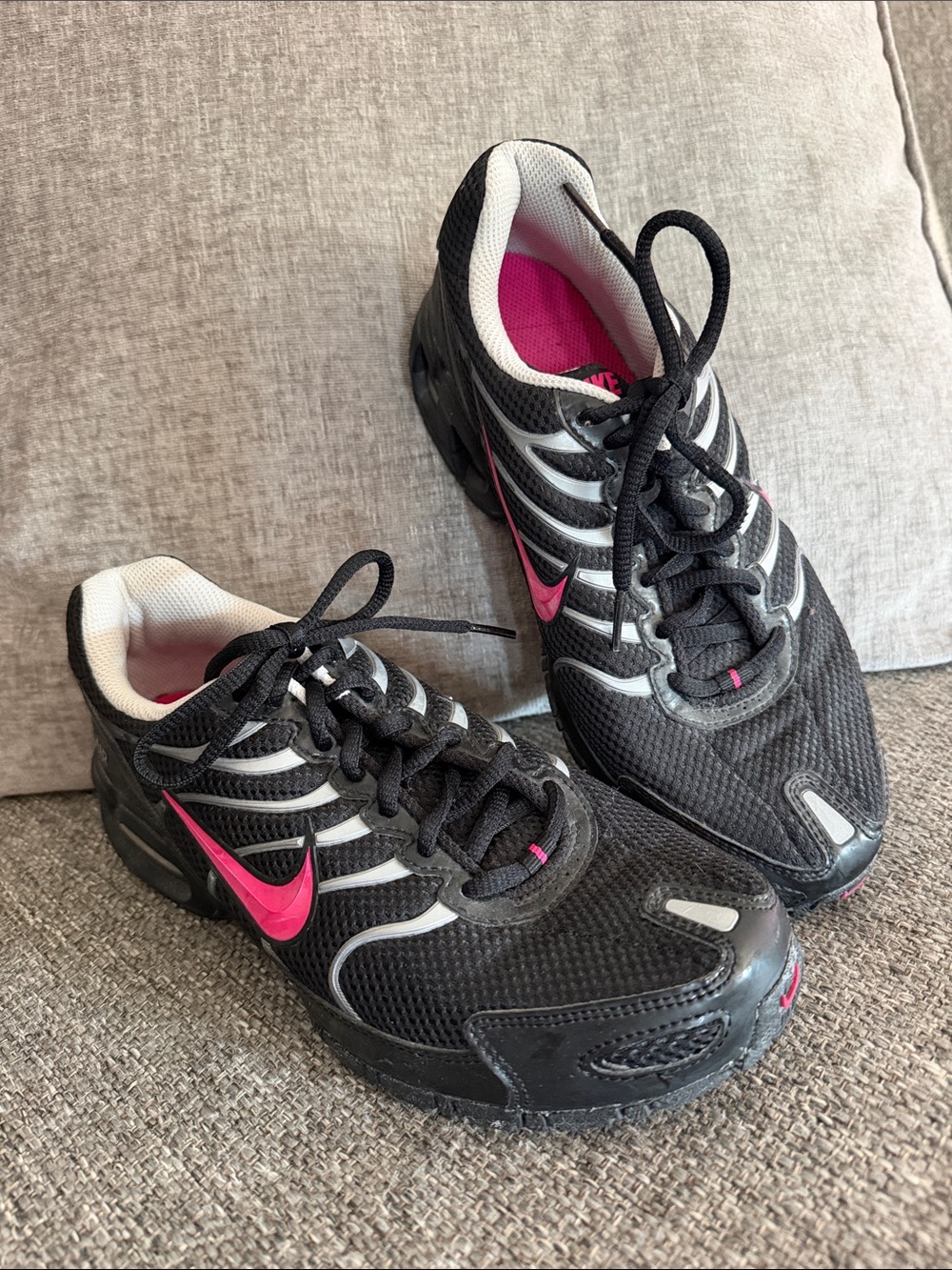 Nike Black and Hot Pink Women's Athletic Sneakers